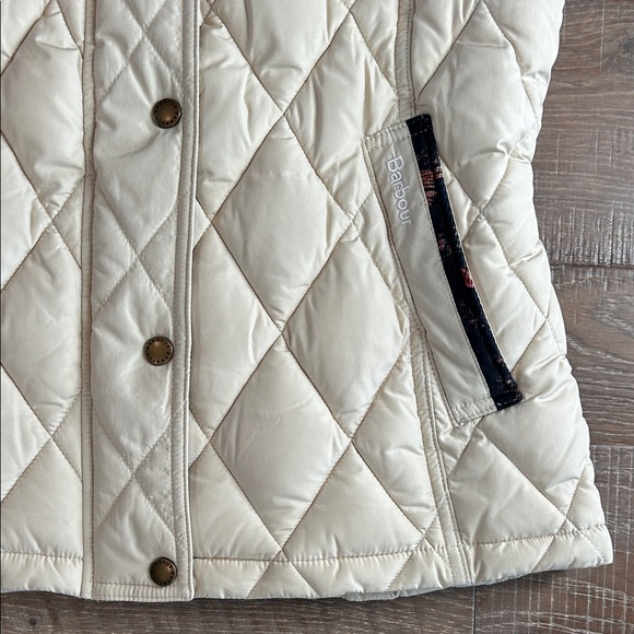 Barbour Cream Quilted Women's Vest - Picture 3 of 9
